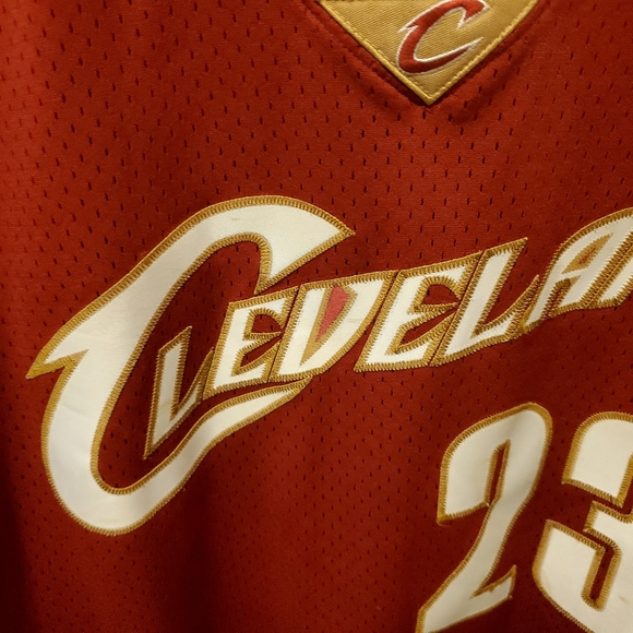 Cleveland Cavaliers Nike LeBron James #23 Burgundy Jersey - Picture 2 of 14